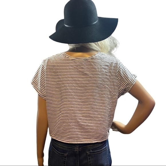 WILD fable white and black striped crop top
Size XL - Picture 4 of 8